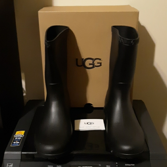 Ugg Rain Boots - Picture 1 of 4